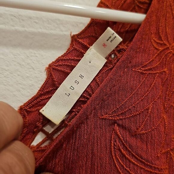 Lace semi see-through tank top. Size M. - Picture 2 of 3